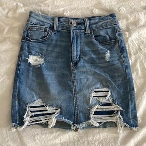 American eagle ripped Jean skirt